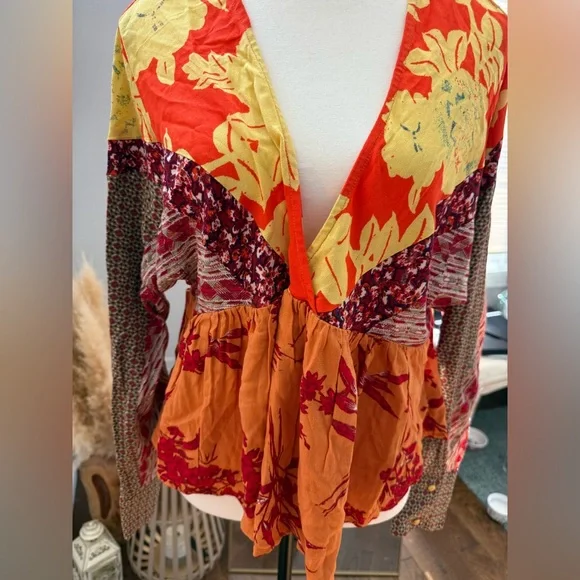 BNWT Free People Multicolor V-Neck Blouse - Picture 3 of 9